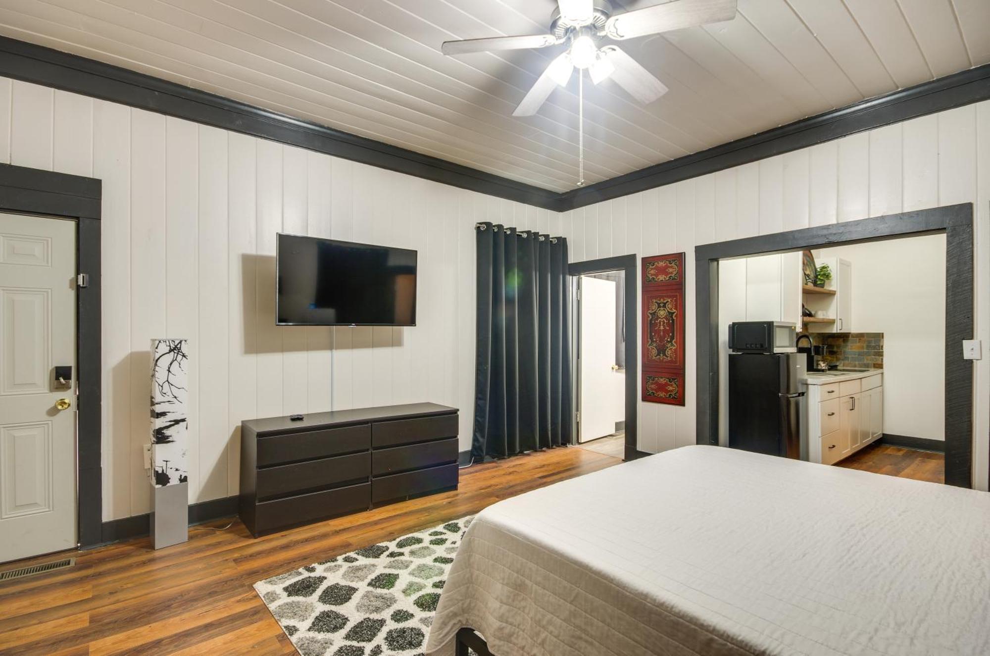Modern Greenwood Studio Less Than 1 Mi To Downtown! מראה חיצוני תמונה