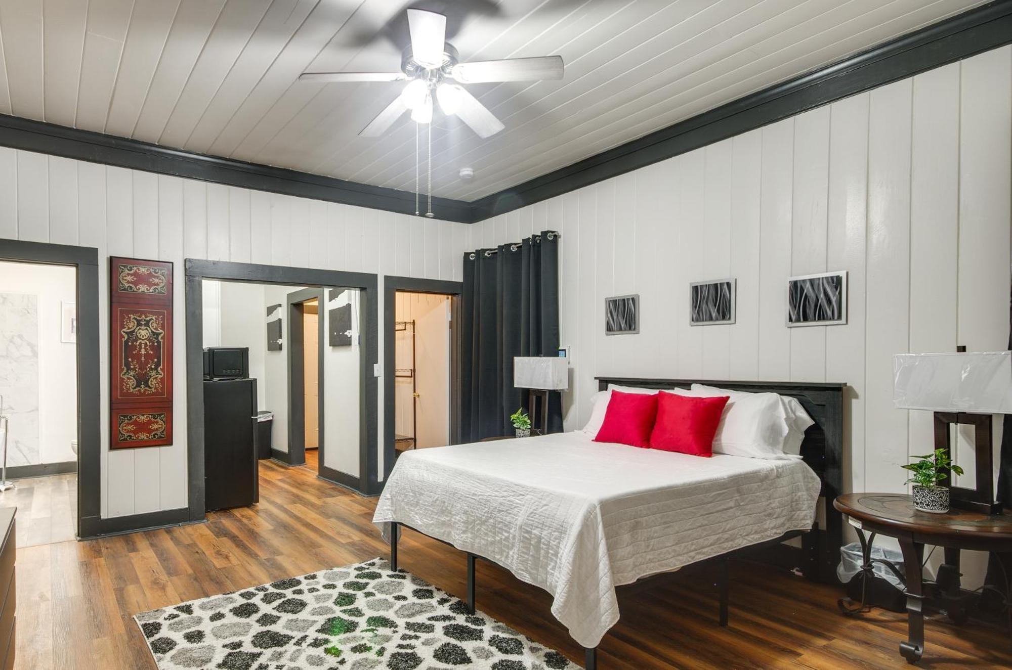 Modern Greenwood Studio Less Than 1 Mi To Downtown! מראה חיצוני תמונה