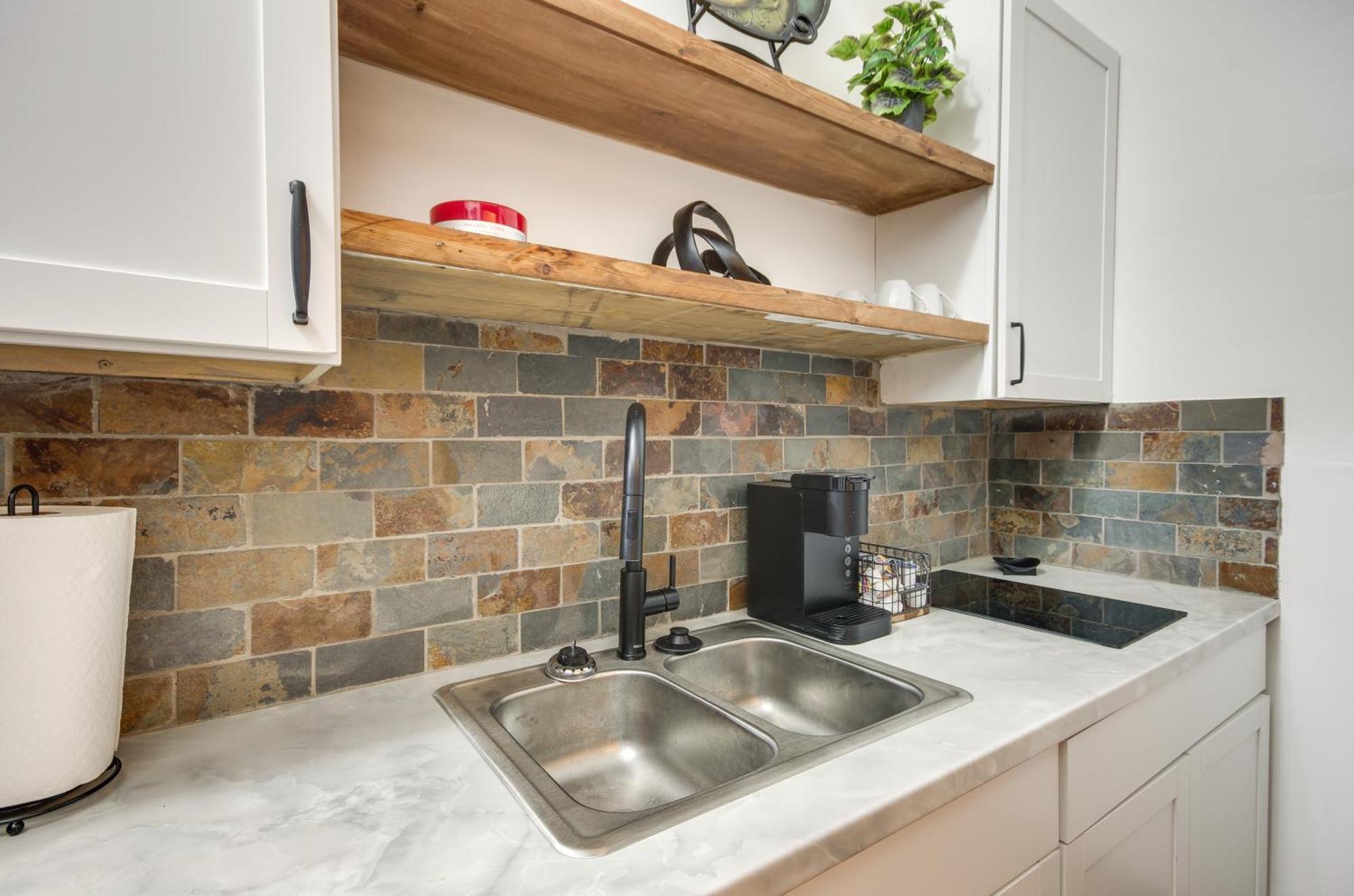 Modern Greenwood Studio Less Than 1 Mi To Downtown! מראה חיצוני תמונה